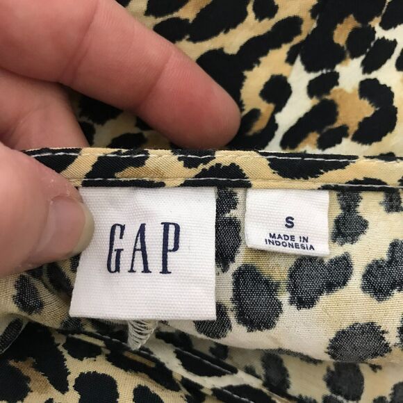 GAP Top Womens Small Leopard Print 3/4 Sleeve Button Shoulder Round Neck High Lo - Picture 3 of 9